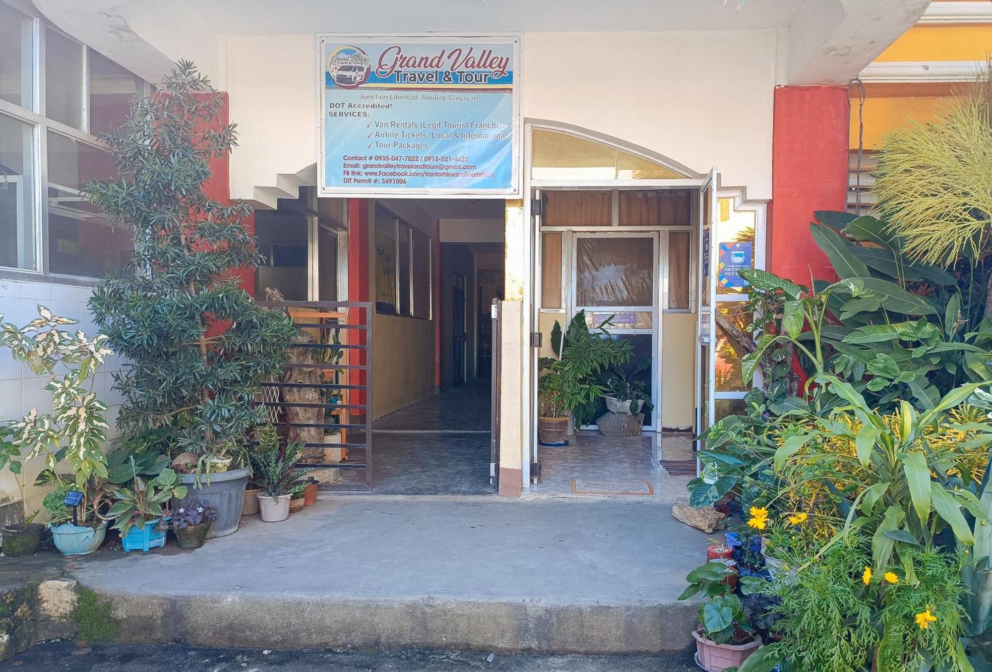 Reddoorz @ Grand Valley Hotel Junction Luna Cagayan Tagaytay City Extérieur photo